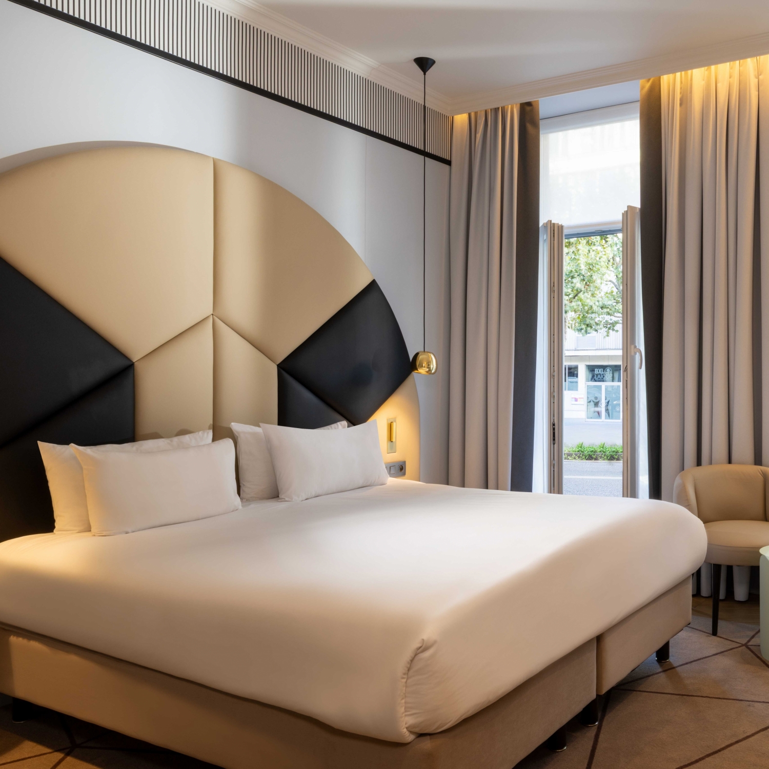 Alma Hotel Paris